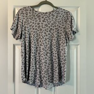 Old Navy short sleeve t-shirt. Size medium.
